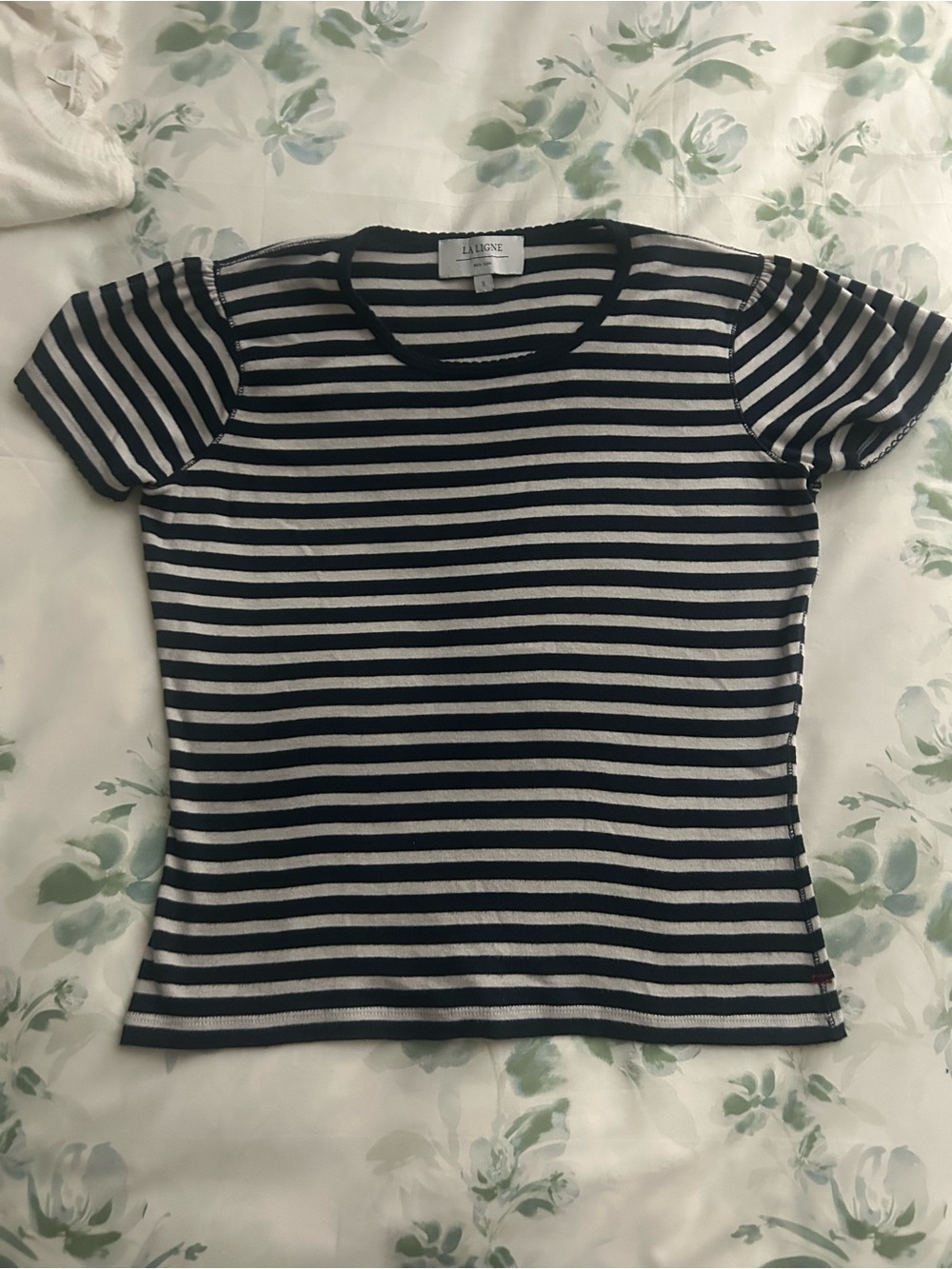 La Ligne Navy & Off White Striped Short Sleeve Top w detailed scoop neck 
Small